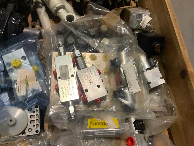 Diverse agrarische machine onderdelen - afbeelding 12 van  12