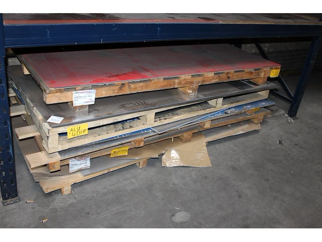Diverse aluminium platen op vijf pallets in diverse diktes - afbeelding 1 van  2