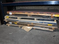 Diverse aluminium platen op vijf pallets in diverse diktes - afbeelding 2 van  2