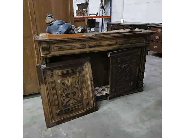 Diverse antieke kasten voor renovatie - afbeelding 5 van  43