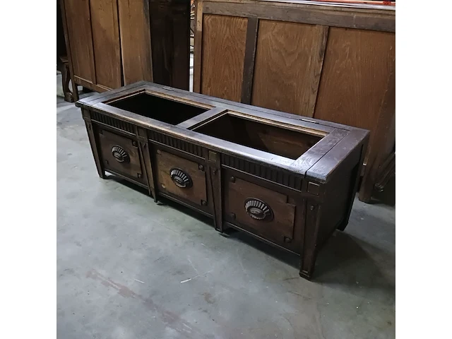 Diverse antieke kasten voor renovatie - afbeelding 8 van  43