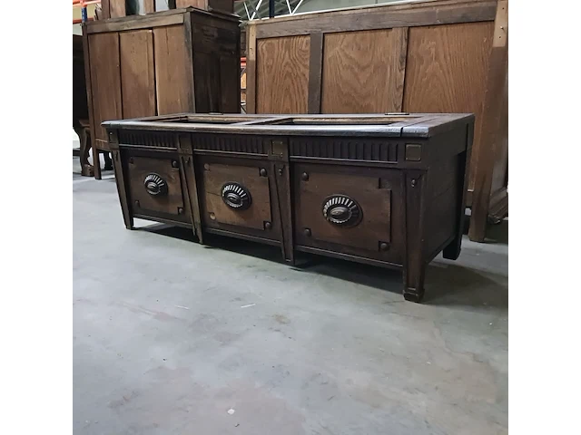 Diverse antieke kasten voor renovatie - afbeelding 9 van  43