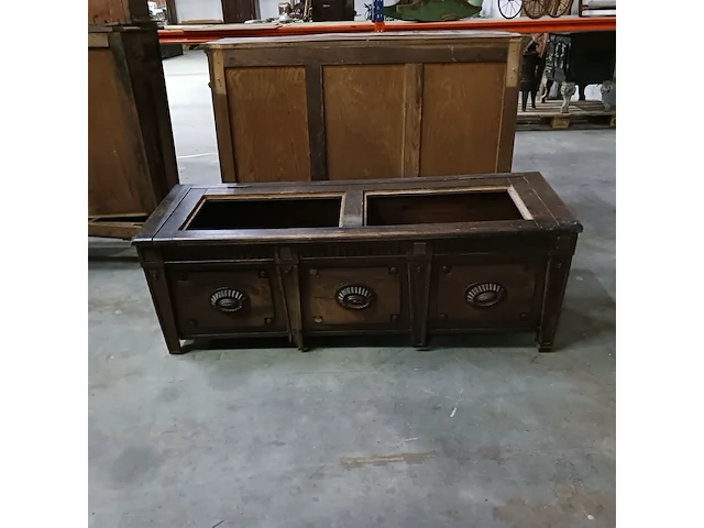 Diverse antieke kasten voor renovatie - afbeelding 10 van  43