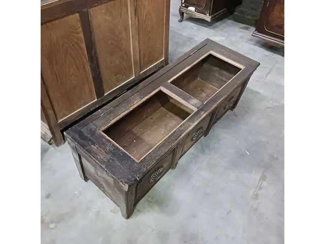 Diverse antieke kasten voor renovatie - afbeelding 11 van  43