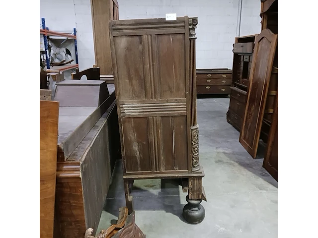 Diverse antieke kasten voor renovatie - afbeelding 14 van  43