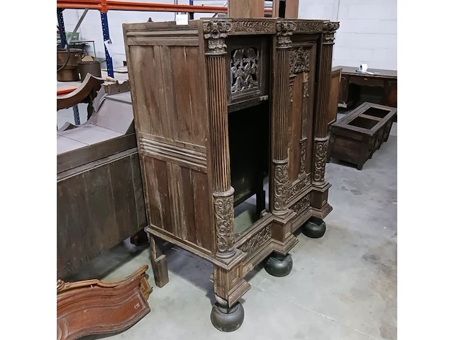 Diverse antieke kasten voor renovatie - afbeelding 15 van  43