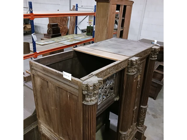 Diverse antieke kasten voor renovatie - afbeelding 16 van  43