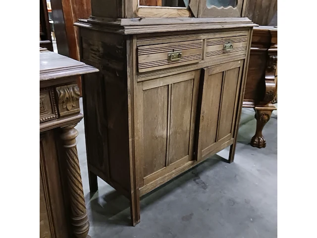Diverse antieke kasten voor renovatie - afbeelding 33 van  43