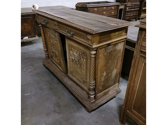 Diverse antieke kasten voor renovatie - afbeelding 36 van  43
