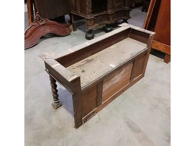 Diverse antieke kasten voor renovatie - afbeelding 34 van  43