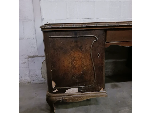Diverse antieke kasten voor renovatie - afbeelding 2 van  39