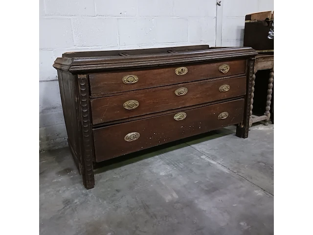 Diverse antieke kasten voor renovatie - afbeelding 9 van  39