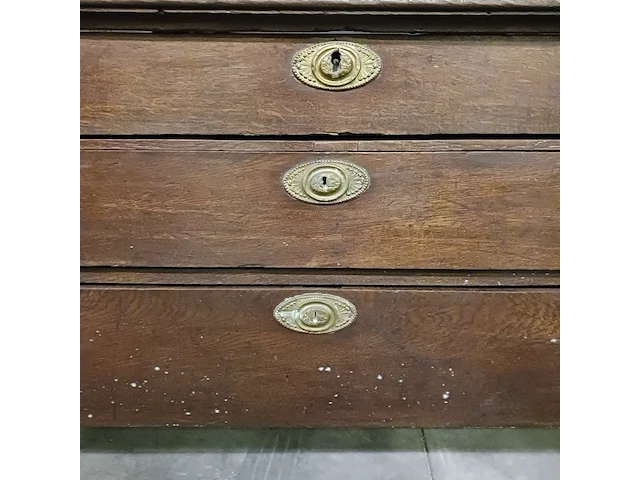 Diverse antieke kasten voor renovatie - afbeelding 13 van  39