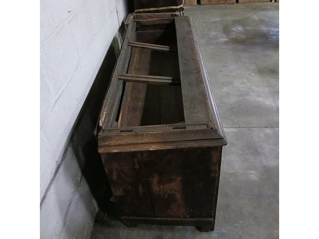 Diverse antieke kasten voor renovatie - afbeelding 16 van  39