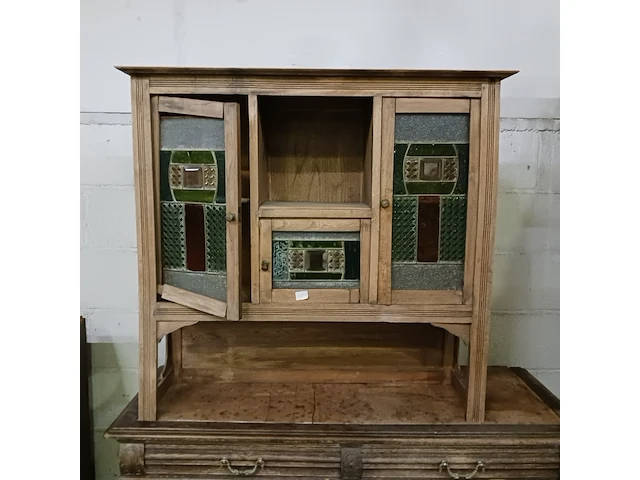 Diverse antieke kasten voor renovatie - afbeelding 27 van  39