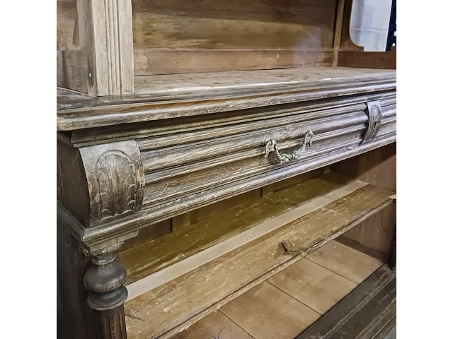 Diverse antieke kasten voor renovatie - afbeelding 31 van  39