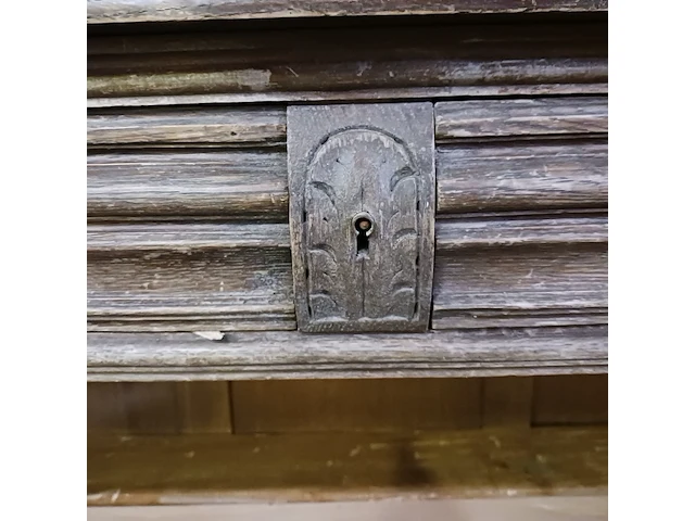 Diverse antieke kasten voor renovatie - afbeelding 33 van  39