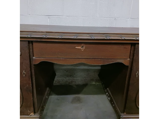 Diverse antieke kasten voor renovatie - afbeelding 38 van  39