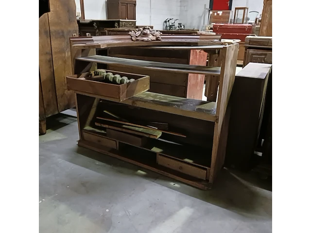 Diverse antieke kasten voor renovatie - afbeelding 4 van  24