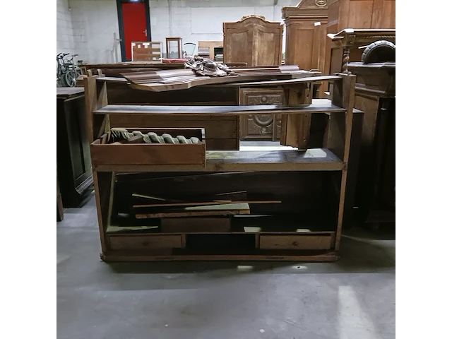Diverse antieke kasten voor renovatie - afbeelding 5 van  24