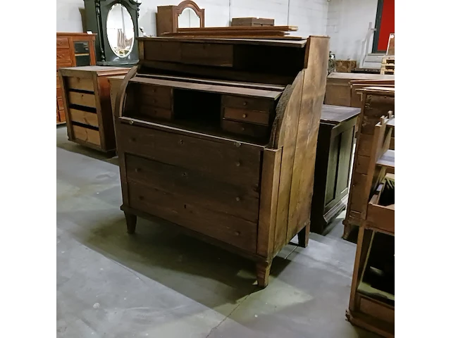 Diverse antieke kasten voor renovatie - afbeelding 8 van  24
