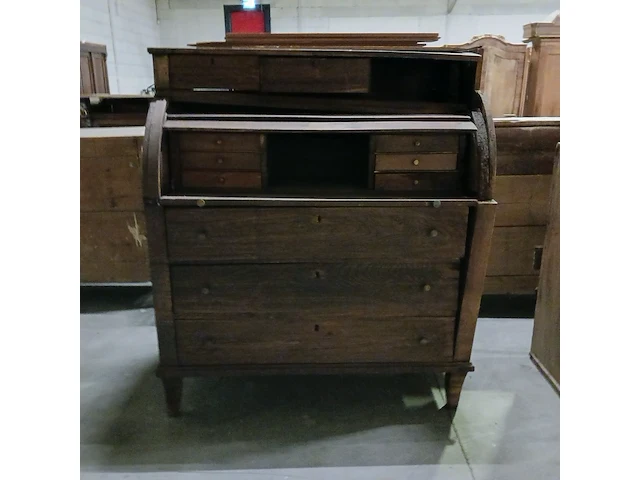 Diverse antieke kasten voor renovatie - afbeelding 9 van  24