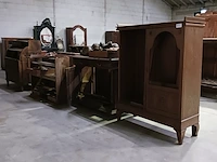 Diverse antieke kasten voor renovatie - afbeelding 1 van  24