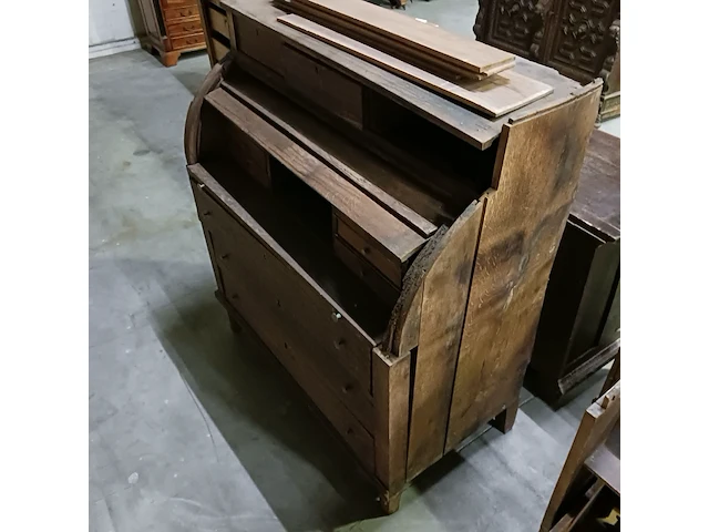 Diverse antieke kasten voor renovatie - afbeelding 14 van  24
