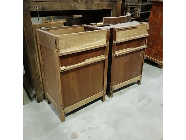 Diverse antieke kasten voor renovatie - afbeelding 15 van  24