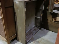 Diverse antieke kasten voor renovatie - afbeelding 17 van  24