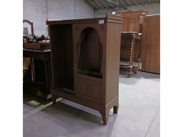 Diverse antieke kasten voor renovatie - afbeelding 12 van  24