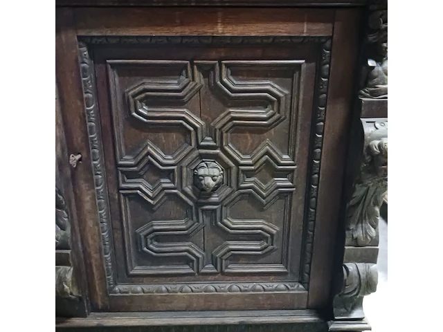 Diverse antieke kasten voor renovatie - afbeelding 13 van  25