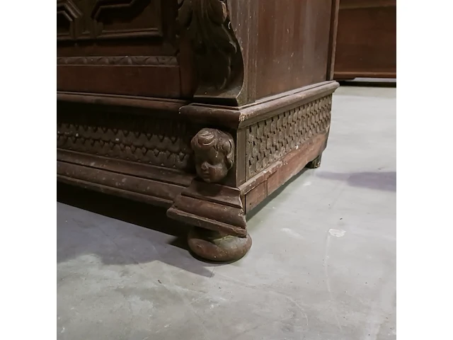 Diverse antieke kasten voor renovatie - afbeelding 14 van  25