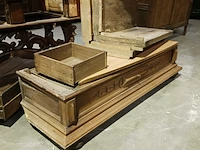 Diverse antieke kasten voor renovatie - afbeelding 17 van  25