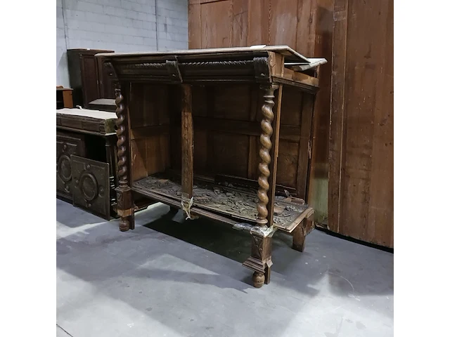 Diverse antieke kasten voor renovatie - afbeelding 12 van  25