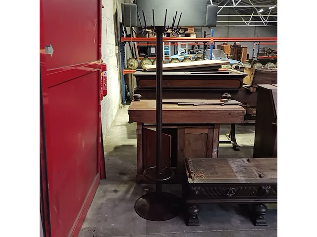 Diverse antieke kasten voor renovatie - afbeelding 4 van  23