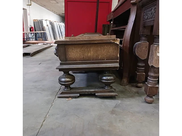 Diverse antieke kasten voor renovatie - afbeelding 17 van  23