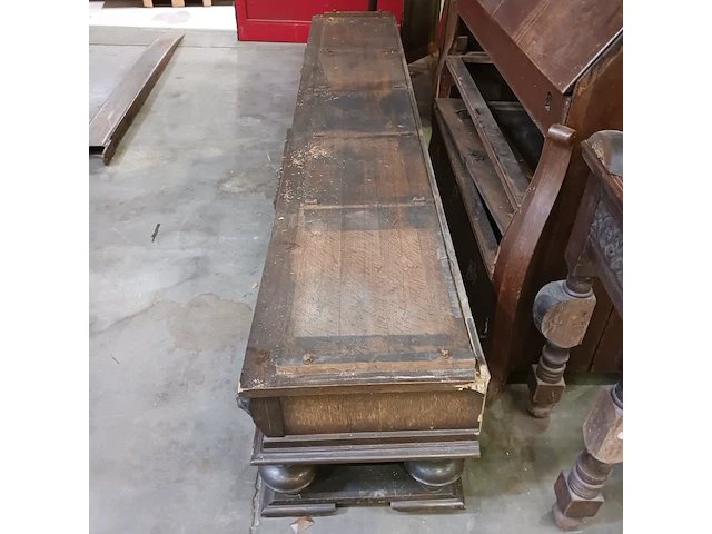 Diverse antieke kasten voor renovatie - afbeelding 18 van  23