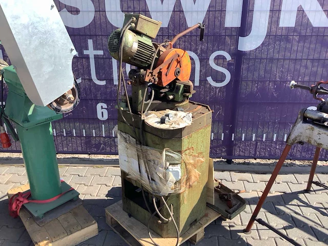 Diverse antieke werkplaats machines - afbeelding 2 van  16