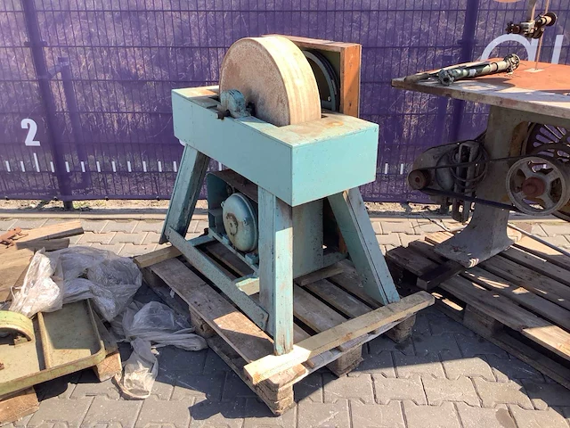 Diverse antieke werkplaats machines - afbeelding 6 van  16