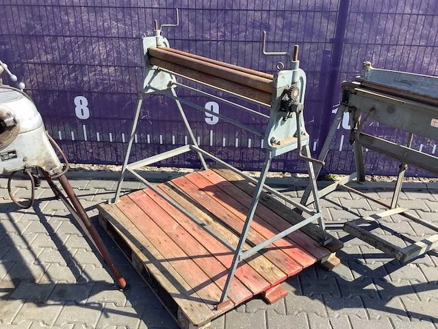 Diverse antieke werkplaats machines - afbeelding 13 van  16
