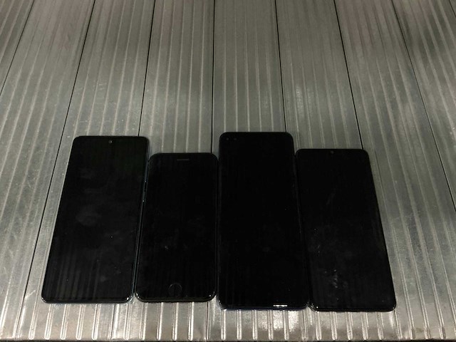 Diverse apple/samsung/motorola telefoons (4x) - afbeelding 2 van  2