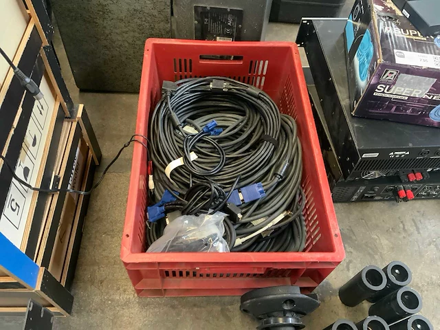 Diverse audio-apparatuur - afbeelding 14 van  26