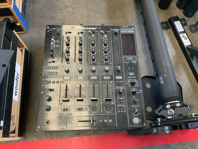 Diverse audio-apparatuur - afbeelding 9 van  26