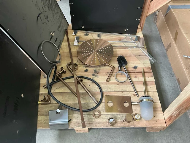 Diverse badaccessoire (inhoud pallet) - afbeelding 1 van  10