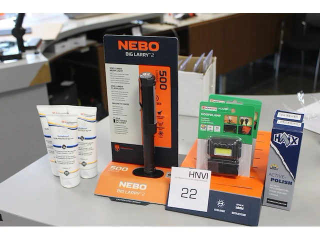 Diverse baliekoopjes w.o. led lampjes en zonnebrandcrème - afbeelding 1 van  2