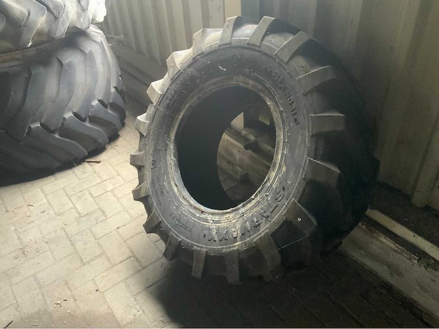 Diverse banden (22x) o.a. voor graafmachine - afbeelding 4 van  7