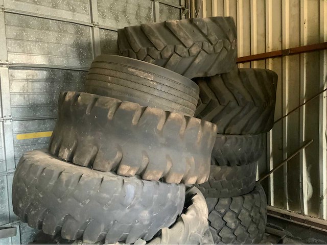 Diverse banden (22x) o.a. voor graafmachine - afbeelding 5 van  7