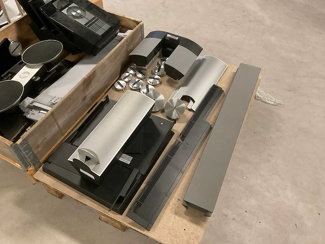 Diverse bang & olufsen tv standaards - afbeelding 3 van  17