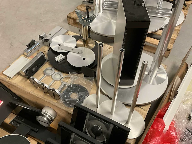 Diverse bang & olufsen tv standaards - afbeelding 7 van  17